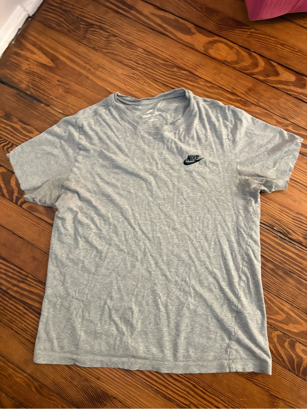 Nike Men’s Heather Gray Short Sleeve Logo Tee